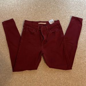 ⭐️DONATING 12/4 - Levi’s 721 High Rise Skinny Jeans in Warm Merlot